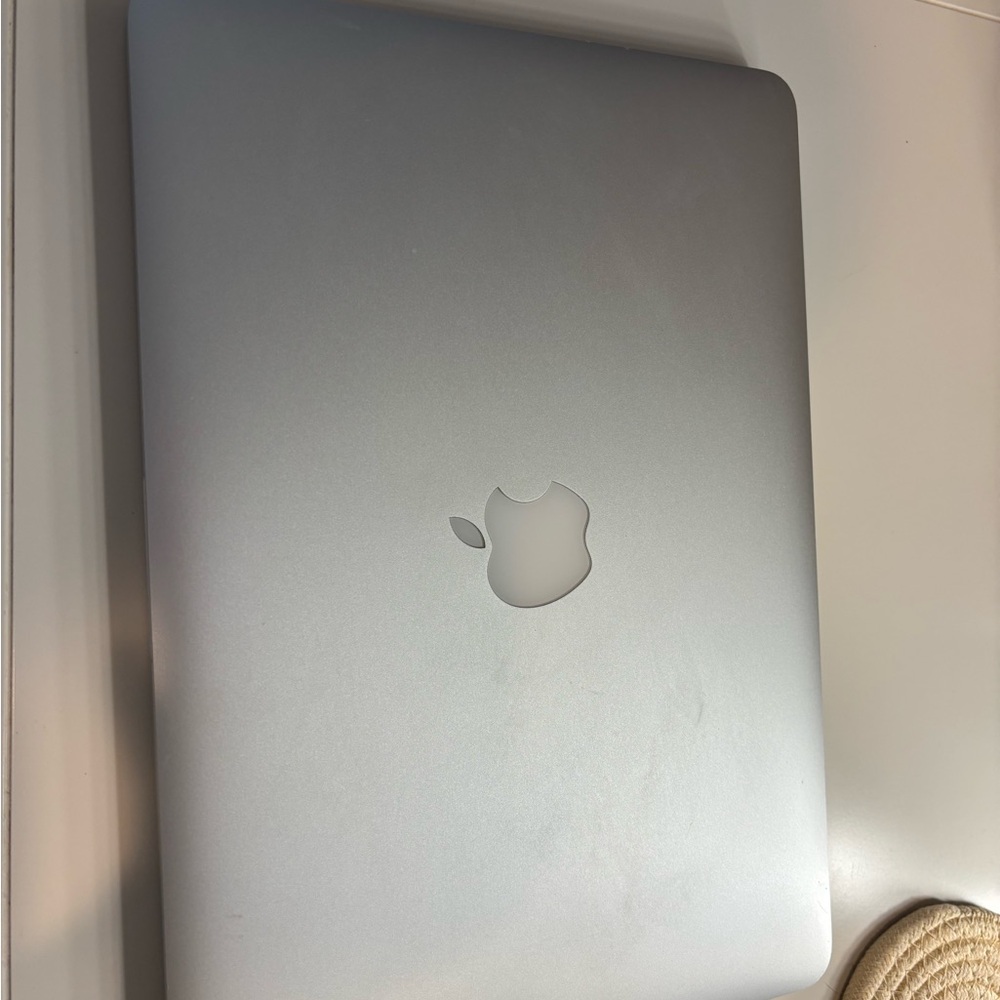 Apple MacBook in Sleek Silver